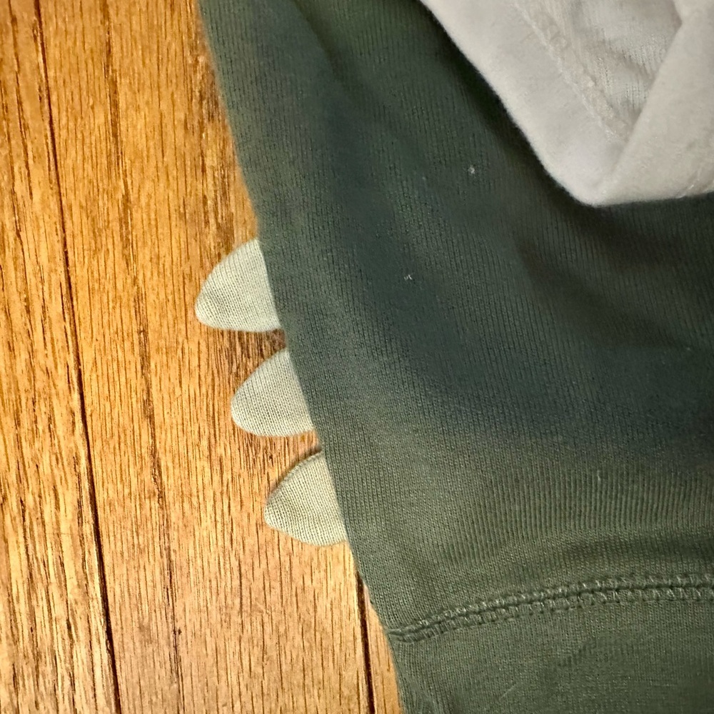 Carter's White and Green Baby Apparel - Picture 4 of 8